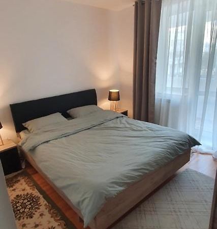 Apartament Chaplins 3 Camere Piatra Neamţ Dış mekan fotoğraf