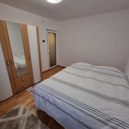 Apartament Chaplins 3 Camere Piatra Neamţ Dış mekan fotoğraf