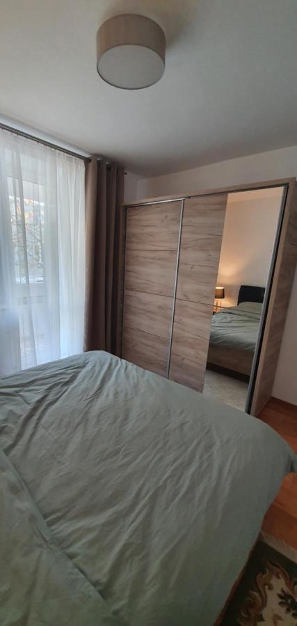 Apartament Chaplins 3 Camere Piatra Neamţ Dış mekan fotoğraf