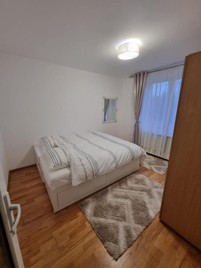 Apartament Chaplins 3 Camere Piatra Neamţ Dış mekan fotoğraf