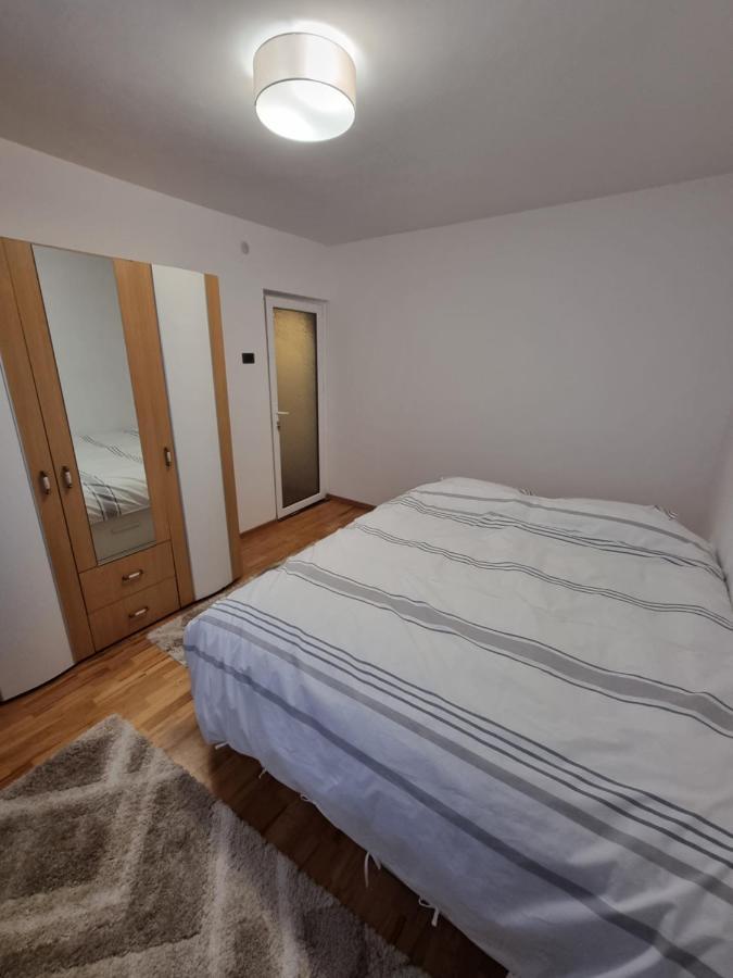 Apartament Chaplins 3 Camere Piatra Neamţ Dış mekan fotoğraf